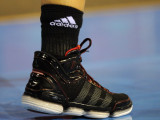 Basketbola izlašu apavi: "Nike" pret "adidas"