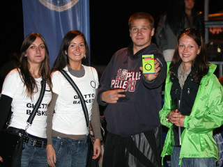 Foto: Turpinās cīņa par ceļazīmēm uz "Ghetto Basket" finālu